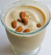 Almond and Banana Smoothie Beverage Recipes 