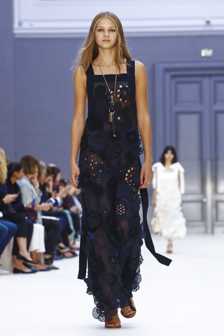 Chloé Spring Summer 2017 - Paris Fashion Week chloé-spring-summer-2017, chloé-paris, chloé-girs, chloé-printemps-été-2017, chloé-spring-summer, chloé-printemps-été, chloé-bag, sac-chloé, jewelry-chloé, bijoux-chloé, chausures-chloé, bottes-chloé, chloé-shoes, du-dessin-aux-podiums, dudessinauxpodiums