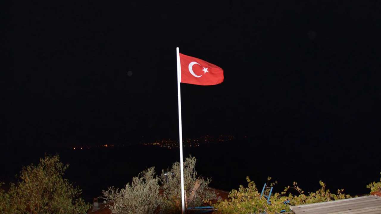 gece turk bayragi gorselleri 14