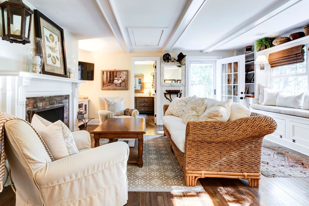 Sag Harbor Cottage (950 Sq Ft) [ TINY HOUSE TOWN ]