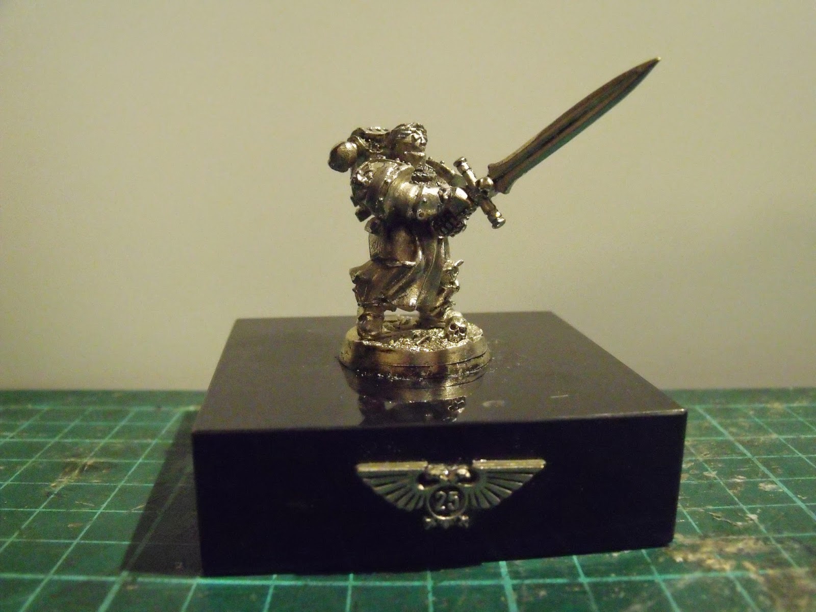 Limited Edition models: Warhammer anniversary - silver plated Emperor's Champion