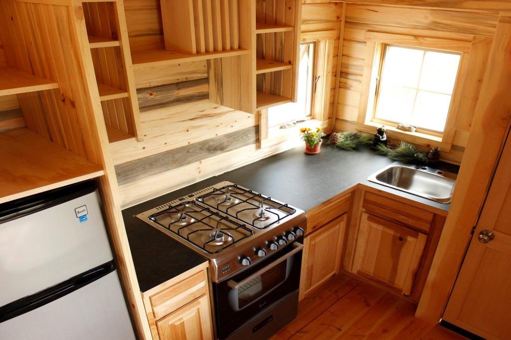 Sandpoint Tiny Home (200 Sq Ft) [ TINY HOUSE TOWN ]