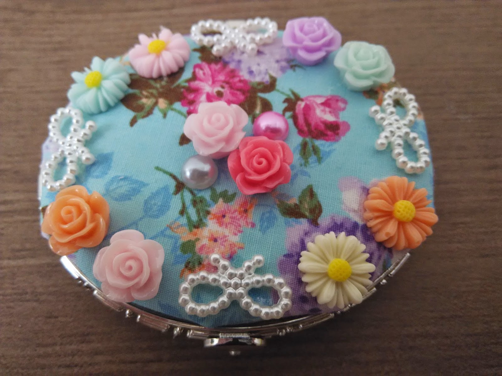 Bows and Ribbons DIY Compact Mirror