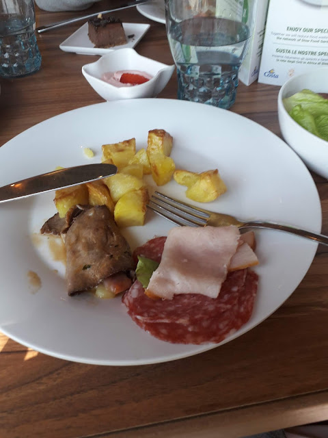 assiette repas au buffet du Costa Fortuna
