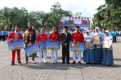 Peringati 90 Tahun HSP, Pemkab Trenggalek Serahkan Penghargaan Bagi Pemuda Pemudi Berprestasi