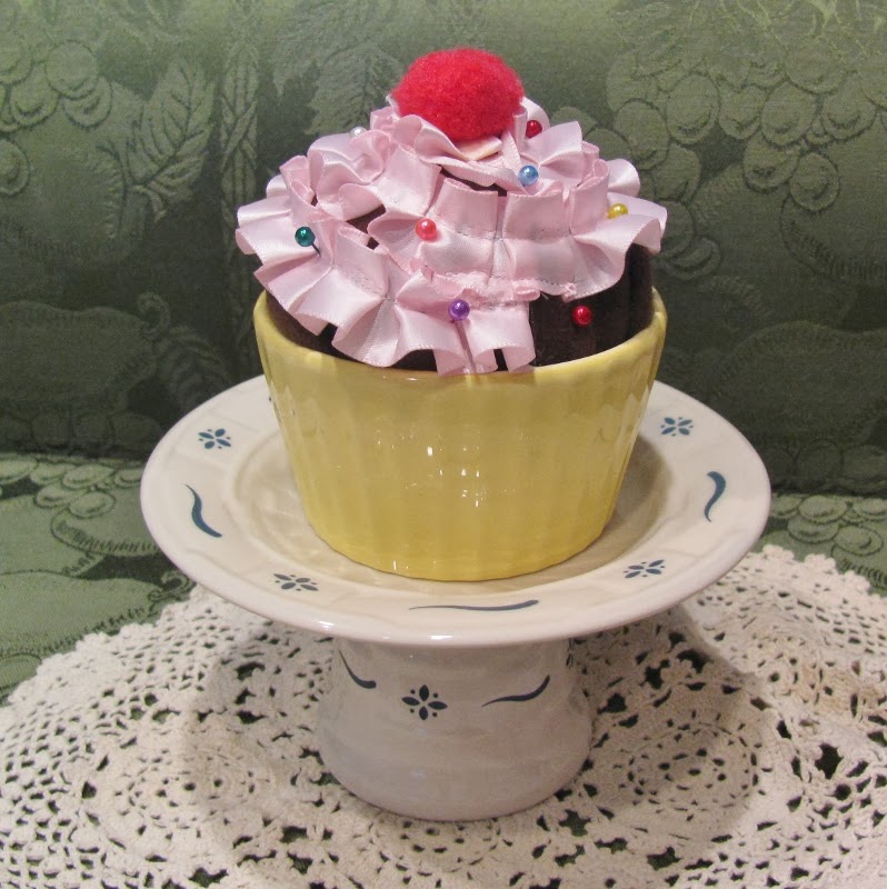 Scrappin' Becky B. Cupcake Pin Cushion Tutorial...