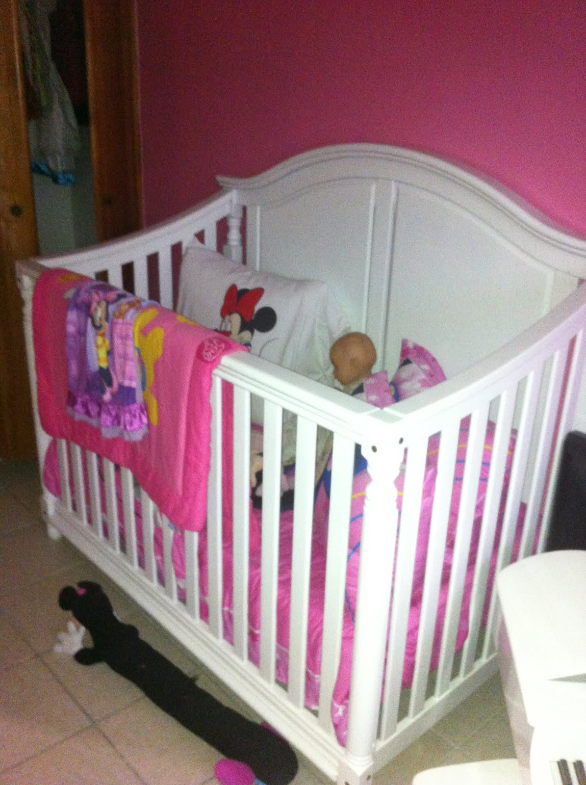 MUEBLES EN VENTA POR MOTIVO DE VIAJE CUNA PARA BEBE IMPORTADA RD13,000.