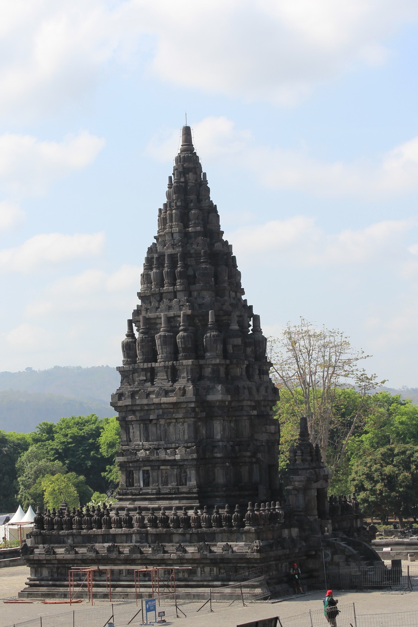 MUH. IKHSAN BURHANUDIN: CANDI PRAMBANAN