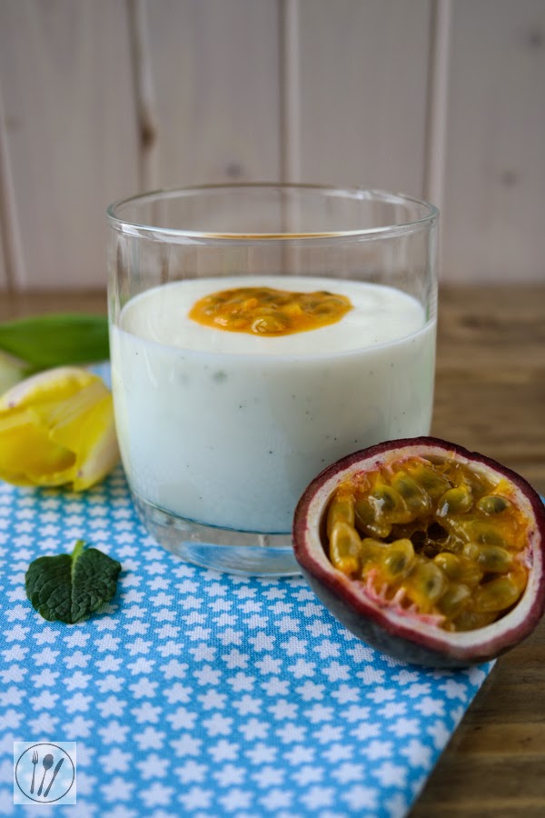 sia´s soulfood foodblog: Limetten-Buttermilch-Mousse mit Maracuja