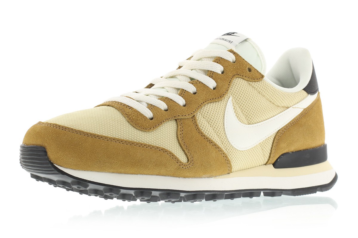 nike internationalist vegas gold