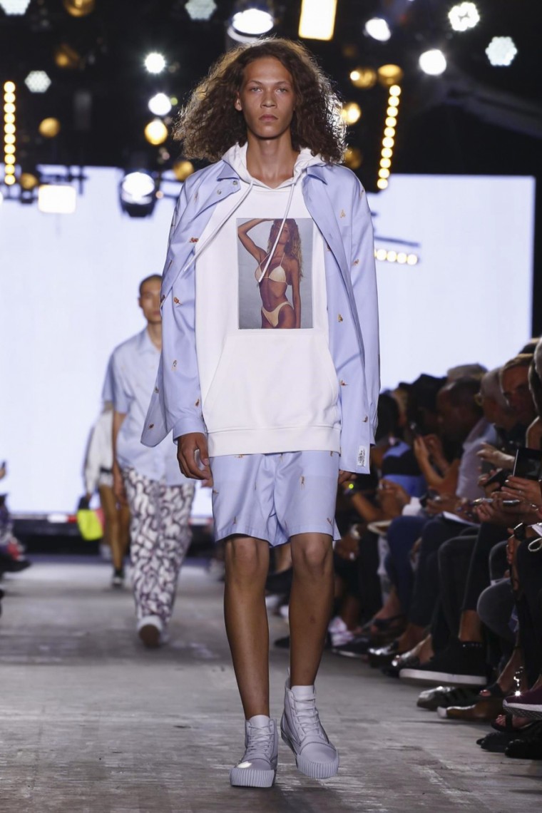Alexander Wang- Spring Summer 2017 - New York Fashion Week alexander-wang, alexander-wang-ss17, alexander-wang-spring-summer, alexander-wang-spring-summer-2017, alexander-wang-spring-summer-new-york-fashion-week, alexander-wang-printemps-ete, dudessinauxpodiums, du-dessin-aux-podiums, nfwlive, nfw16