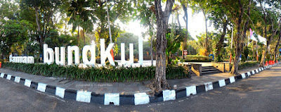 Taman Bungkul, RTH kebanggaan warga Kota Surabaya. Taman Bungkul, RTH kebanggaan warga Kota Surabaya.