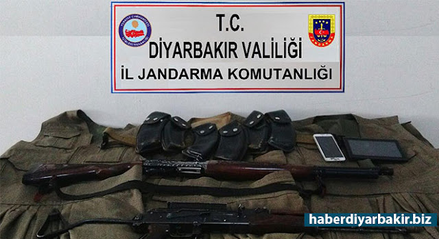Diyarbakır Hani ve Kocaköy'de silah ve uyuşturucu operasyonu DİYARBAKIR-Diyarbakır’ın Hani ilçesinin doğusu ile Kocaköy ilçesi kuzeyi bölgesinde 01 Nisan 2017 Cumartesi günü saat 07.00’den itibaren başlatılan operasyon 03 Nisan 2017 günü sona erdi. Operasyonlarda çok sayıda silah ile uyuşturucu ele geçirildi.