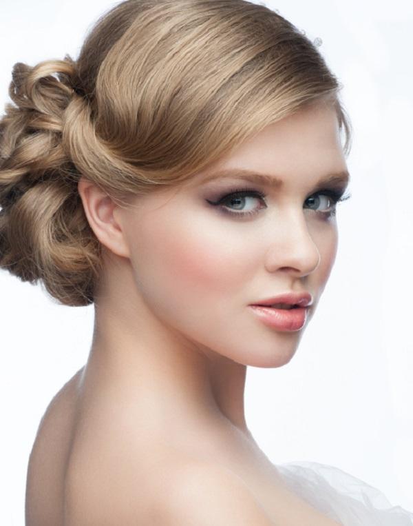 Modernos Peinados recogidos con flequillo 2017