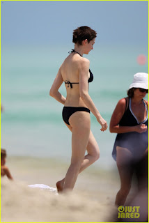 Anne Hathaway: Anne Hathaway swimsuit