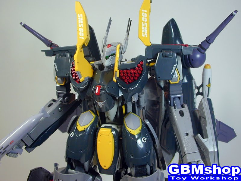 Macross Frontier VF-25S Armored Messiah with Reaction Missiles Battroid Mode