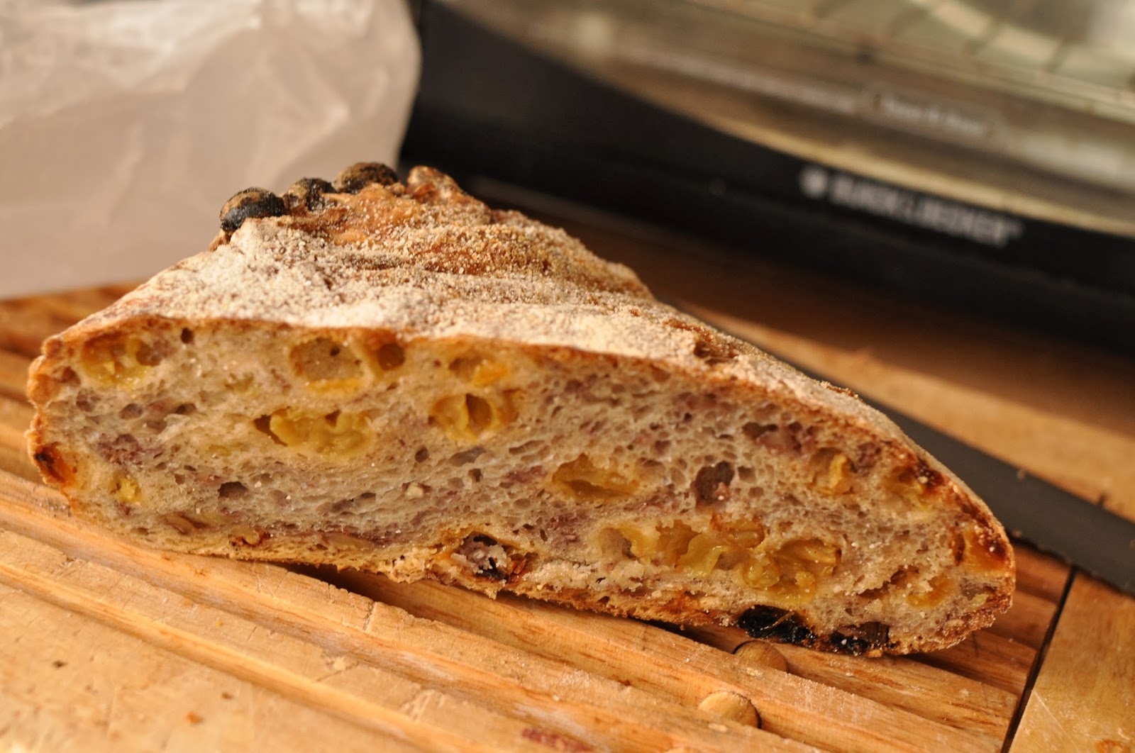 FEAST EVERYDAY Golden Raisin Cinnamon Pecan Bread
