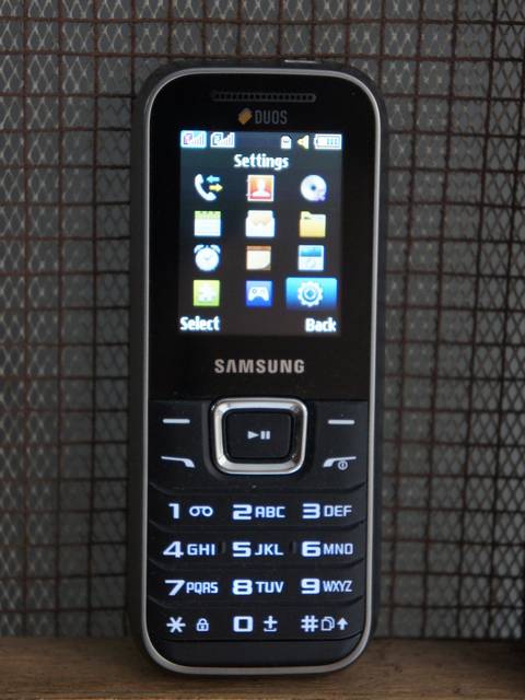 HARGA HP  Samsung  E1232B hp  Dual  SIM  murah  baterai awet 