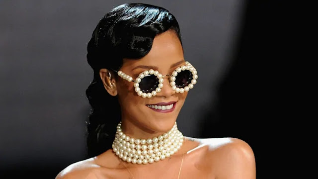 Rihanna Masquerade MP3, Video & Lyrics Rihanna Masquerade MP3, Video & Lyrics