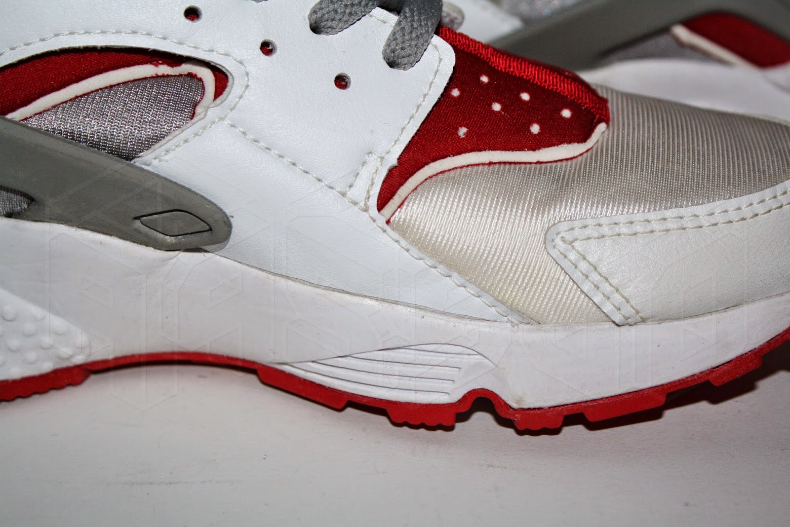 Nueve Cincuenta: Nike Air Huarache Le 2000, White/ Varsity Red. Full Strip Down and Re-build.