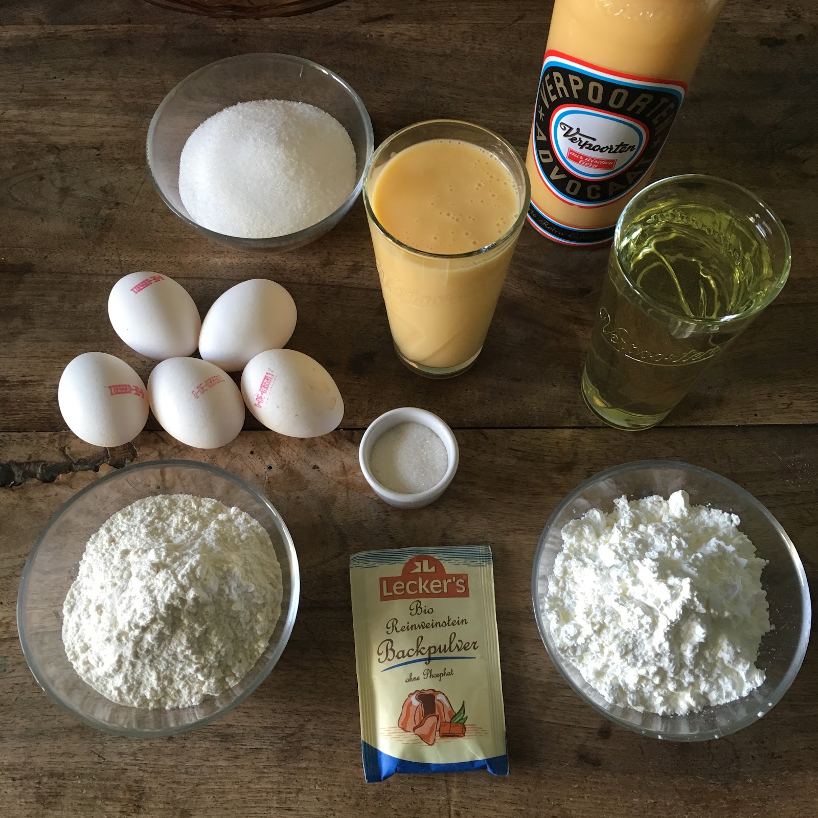 Ein Stück heile Welt : Eierlikörkuchen von Oma Ein Stück heile Welt : Eierlikörkuchen von Oma