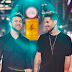 Balada romântica de Leandro Buenno ganha clipe com casal gay