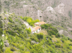 Το εκκλησάκι του Αγίου Προκοπίου στο Κουφόδασο Χελυδορίου   Κορινθίας, μετόχι της Ιεράς Μονής Προφήτου Ηλιού Ζαχόλης.   Τον 17ο αιώνα ήταν αυτοτελής μονή.