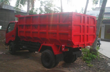 Karoseri Dump Truck Jawa Tengah-merah belakang