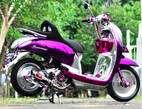Modifikasi Motor Scoopy Unyu-Unyu Full Chrome Modifikasi Motor Scoopy Unyu-Unyu Full Chrome
