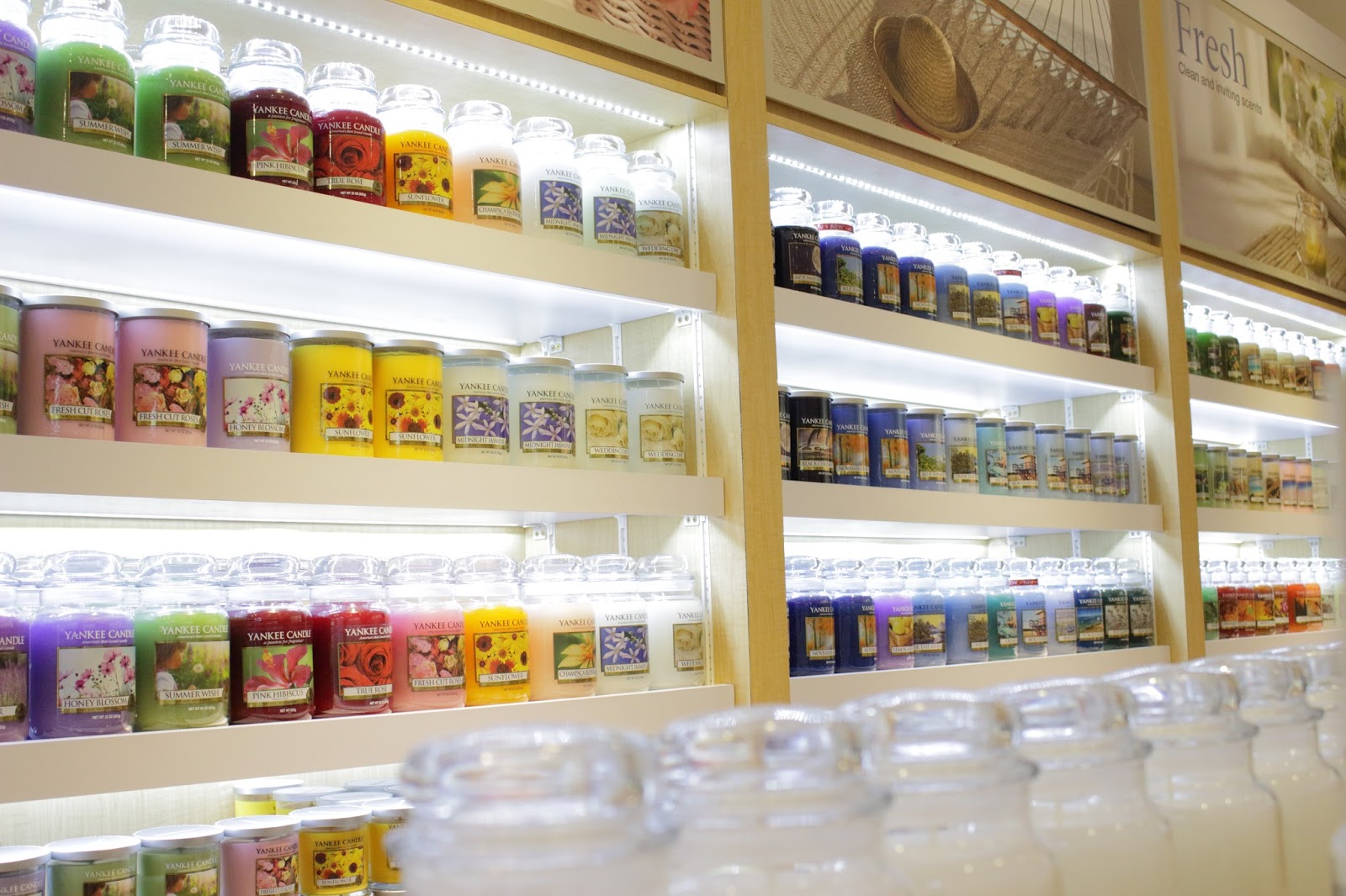 * SCENTS OF YANKEE CANDLES PERVADED ONE UTAMA SHOPPING MALL*