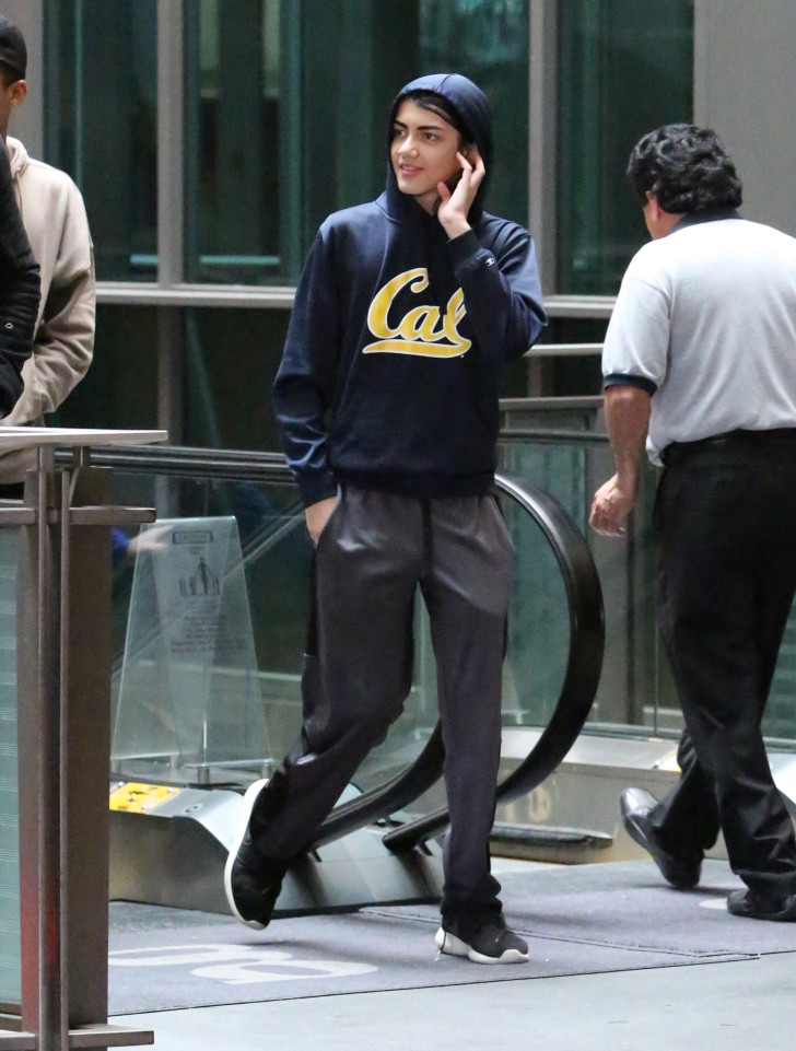 Vídeo Bigi Jackson no cinema (27/11) Prince, Paris e Bigi Brasil