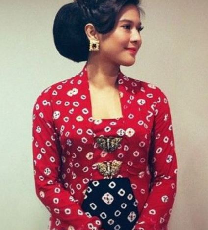 43 Baju Kurung Merah Putih, Trend Terbaru
