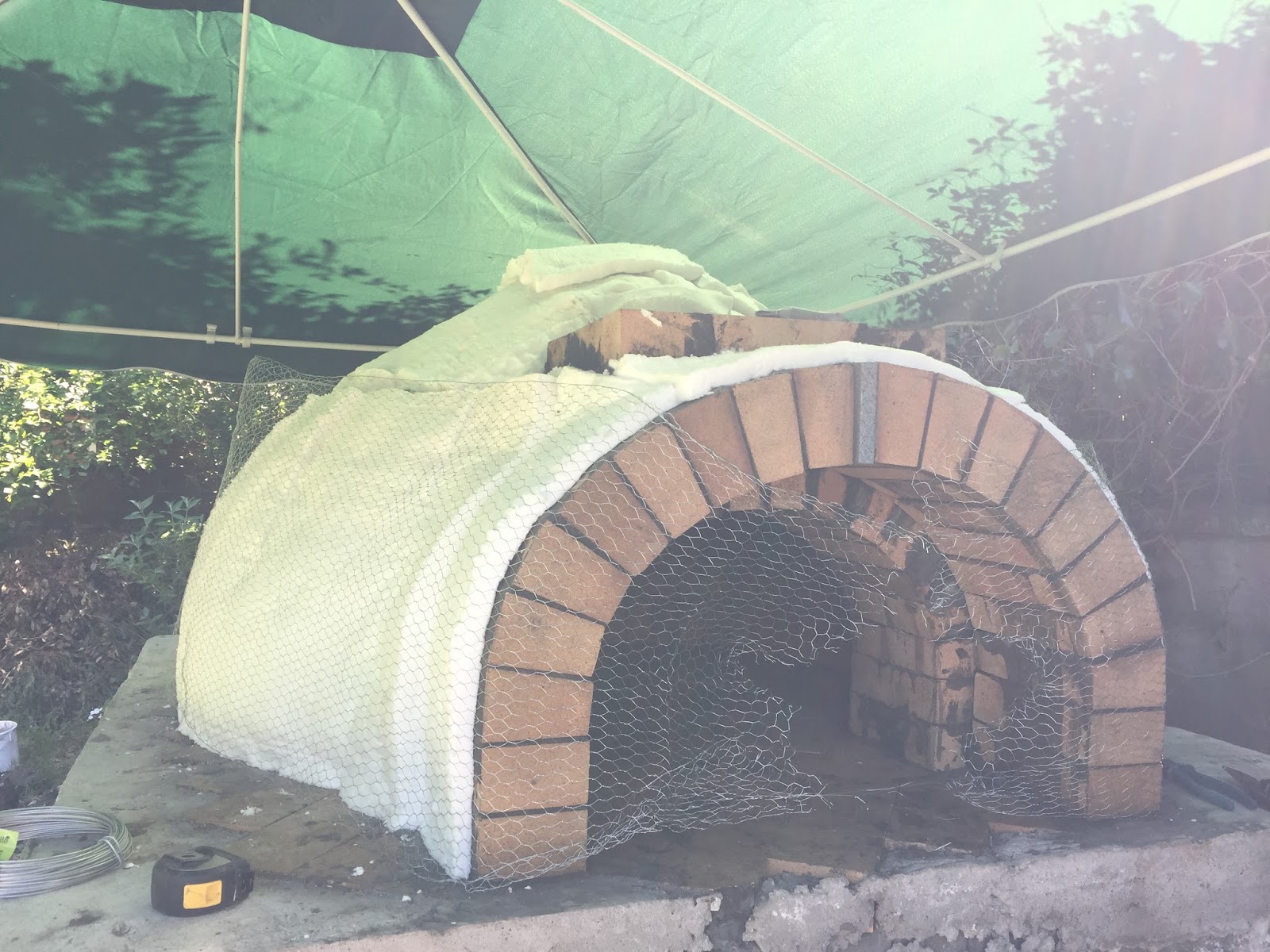 My Pizza Oven in Sunny Aberdeen Insulating & Rendering the Dome