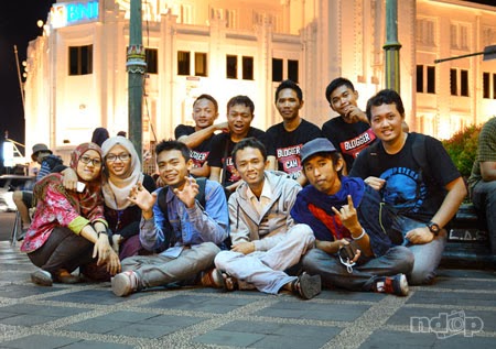 foto bersama blogger kediri di nol kilometer jogja