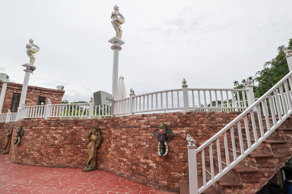 雲林古坑桂林映象會館充滿泰國風的建築、雕像和戲水池，免費參觀