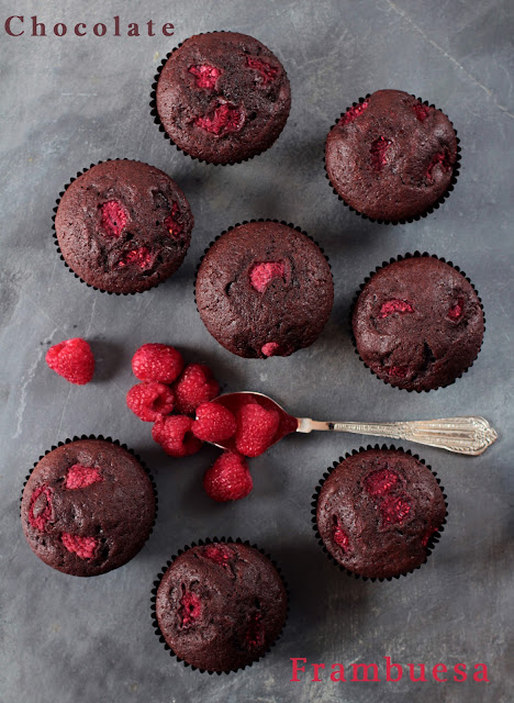 Magdalentas de chocolate y frambuesa