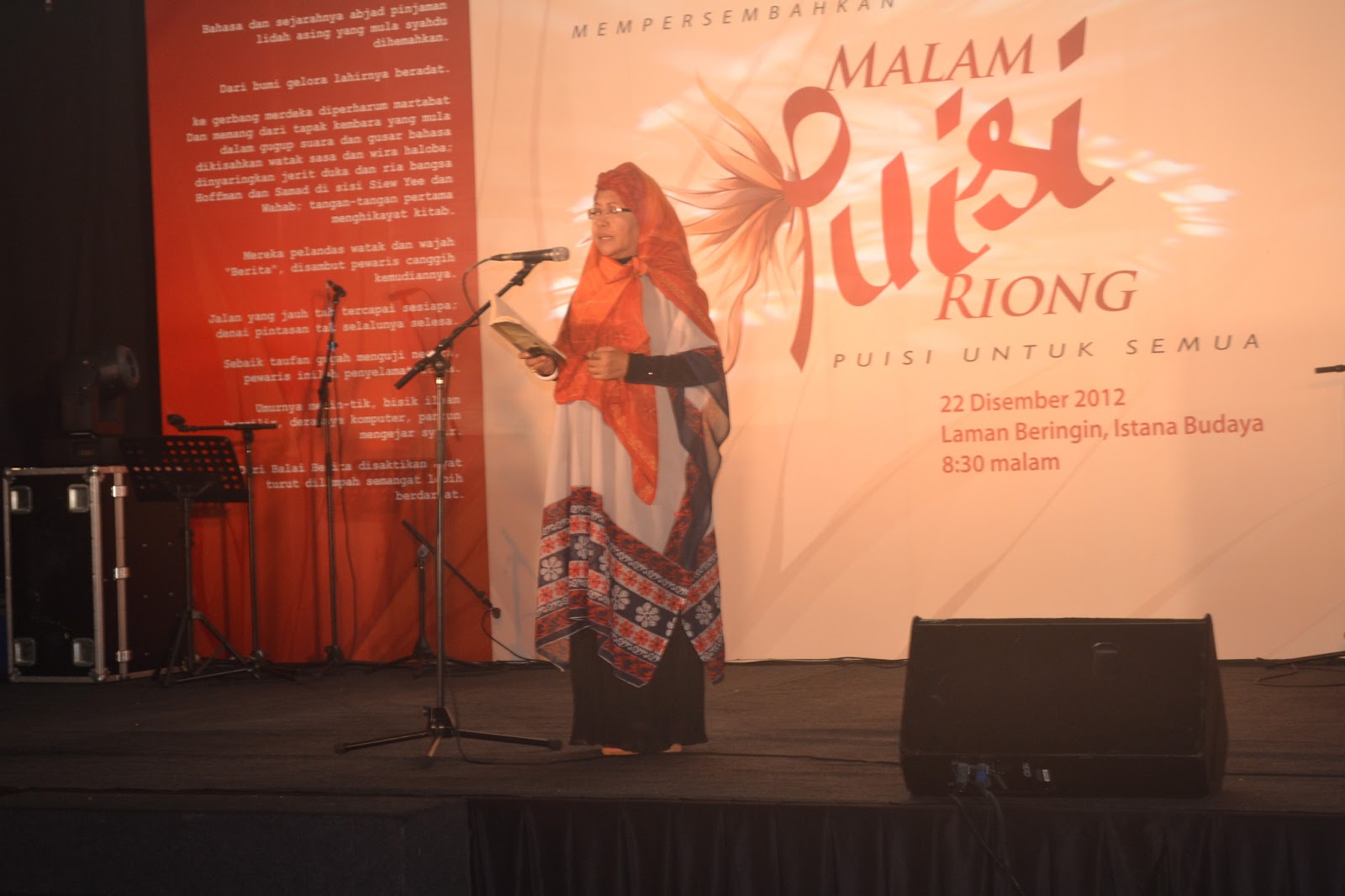 Membaca Puisi Dengan Menggunakan Gaya Disebut Kt Puisi