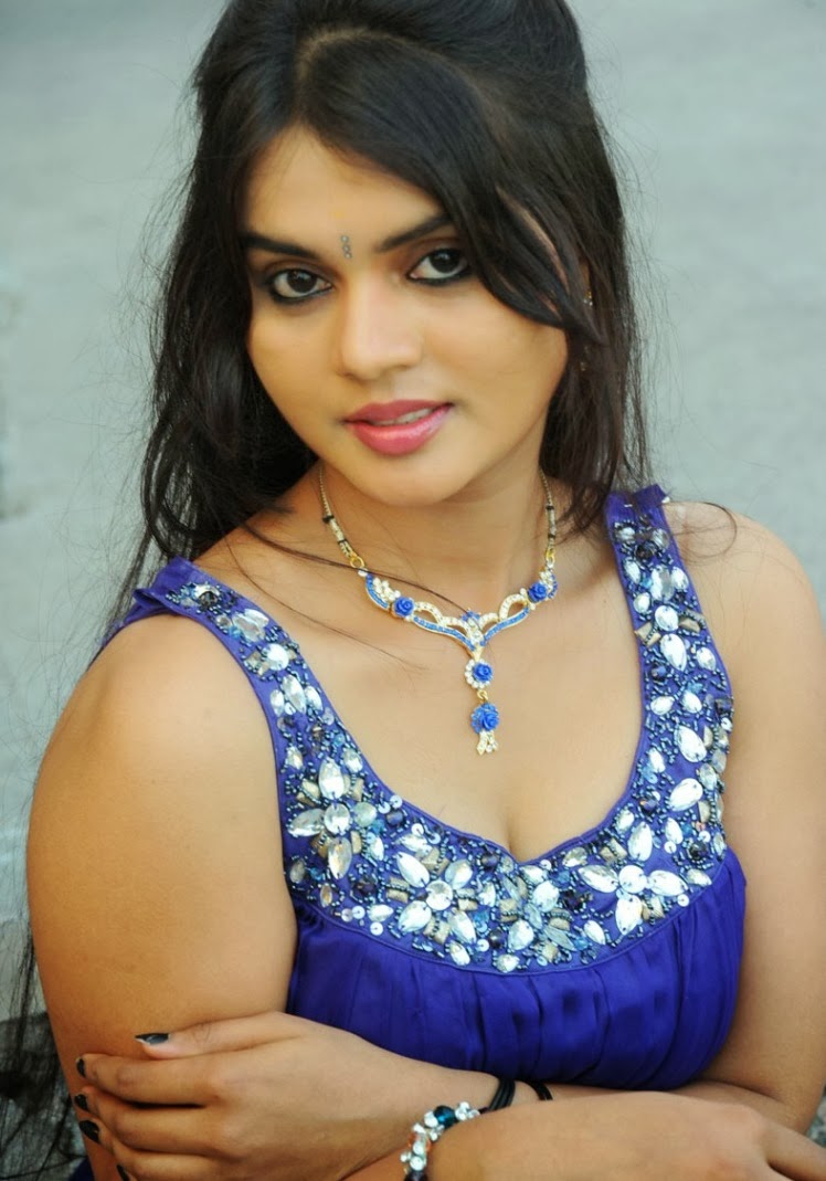 Indian Newly Married Hot Bhabhi Supriya Latest Cleavage Showing Spicy Top Stills Actress Hd Photos