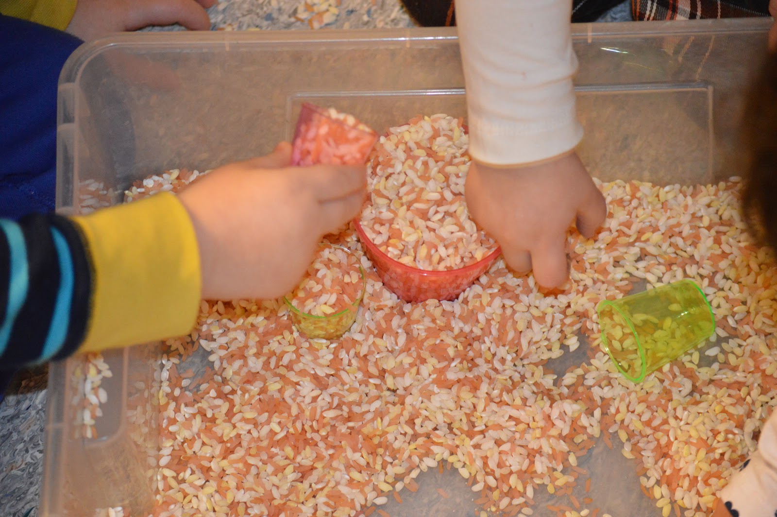 Interaction Imagination: Coloured rice on the light table