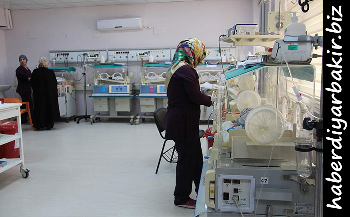 Dicle Üniversitesi Tıp Fakültesinde yeni doğan yoğun bakım ünitesi ve diyabet okulu açıldı DİYARBAKIR- Diyarbakır Dicle Üniversitesi Tıp Fakültesi Hastaneleri bünyesinde yeni doğan yoğun bakım ünitesi ve diyabet okulunun açılışı gerçekleştirildi.