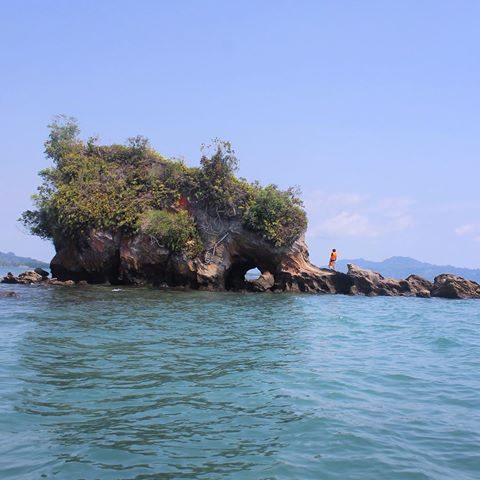 Menjelajah dan Menelusuri Destinasi Lokasi Wisata Pantai Pandan Sibolga, Pantai Bosur, Kalangan, Hajoran dan Hollywood Family Adventure di Daerah Tapanuli Tengah Sibolga Sumatera Utara Indonesia Pantai Batu Gajah Sibolga