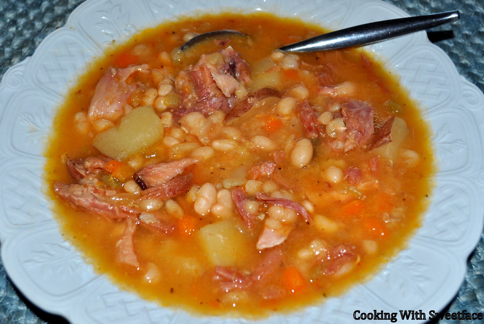 CookingwithSweetface: Ham and Navy Bean Soup