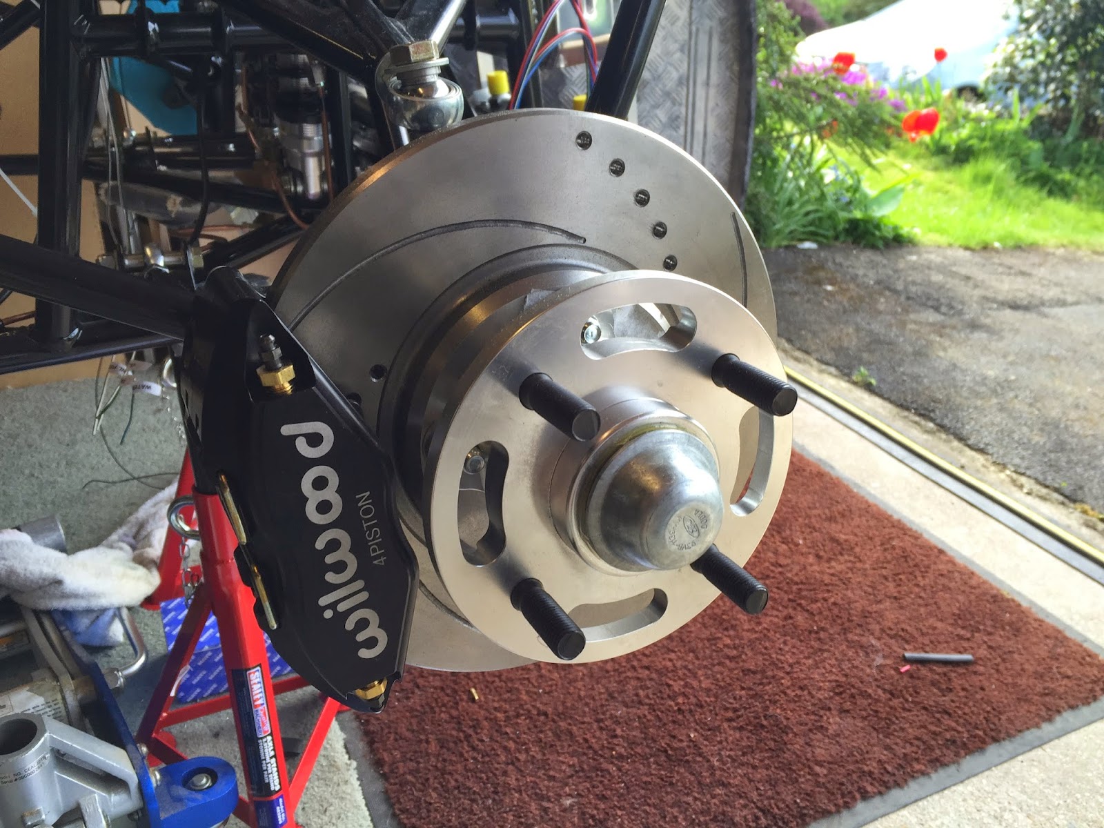 Knobby MNR Vortx CBR1000RR Blade Build... Front brake caliper carriers