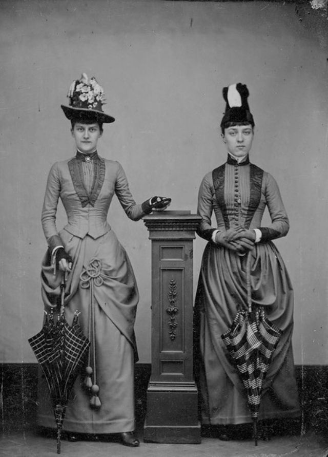 25 Glamorous Photos of Victorian Women That Defined Fashion Styles From