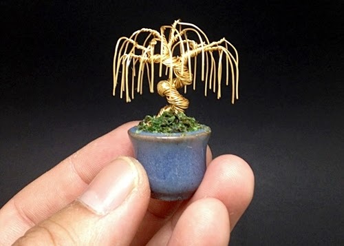 15-Ken-To-aka-KenToArt-Miniature-Wire-Bonsai-Tree-Sculptures-www-designstack-co