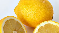 Memutihkan Gigi dengan Buah Lemon jeruk lemon, buah lemon