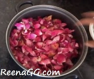 घर पर बनाये शुद्ध गुलाब जल - Make Rose Water at Home in Hindi