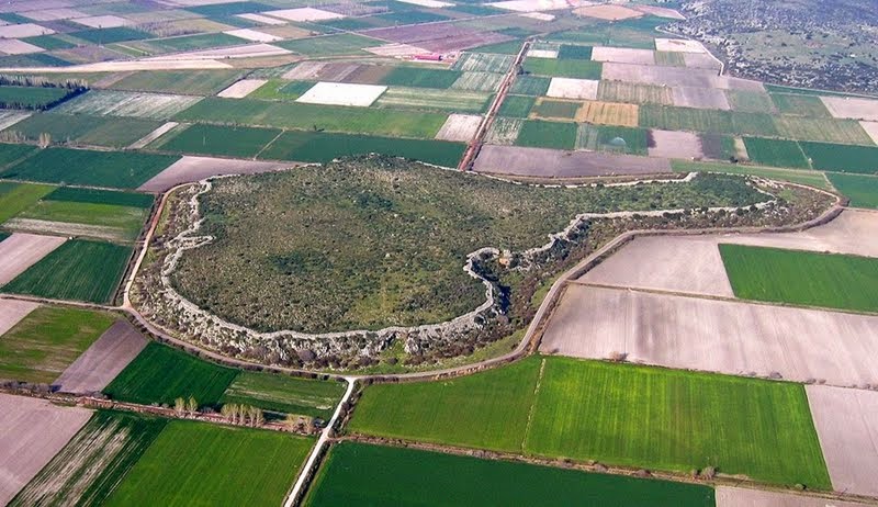 Extensive remains of vast Mycenaean citadel revealed