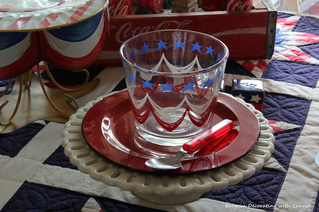 Red White & Blue Table-Bargain Decorating with Laurie