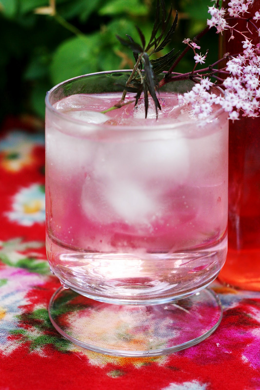 pink cordial cocktail elderflower fizz water gin sparkling fizzy drinks lemon soda alcoholic bell glass ice ingredients germain